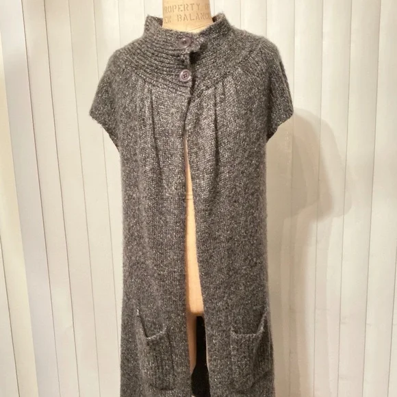 BCBG Max Azria Long Gray Sweater β Size XL Button Front, Preowned - Picture 3 of 3